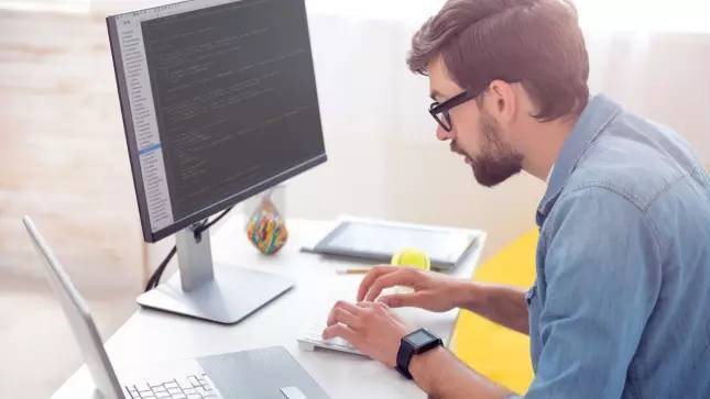 软件开发公司-选择软件开发人员需要注意哪些？-北京锐智互动